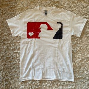 NWOT Women’s Baseball love/MLB logo shirt size medium